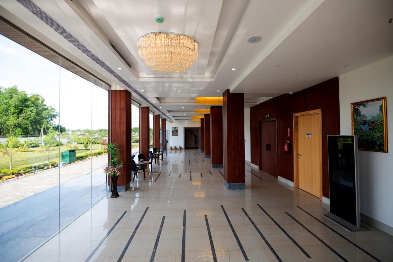 Pushkara Sarovar Portico Hotell Dibrugarh Exteriör bild