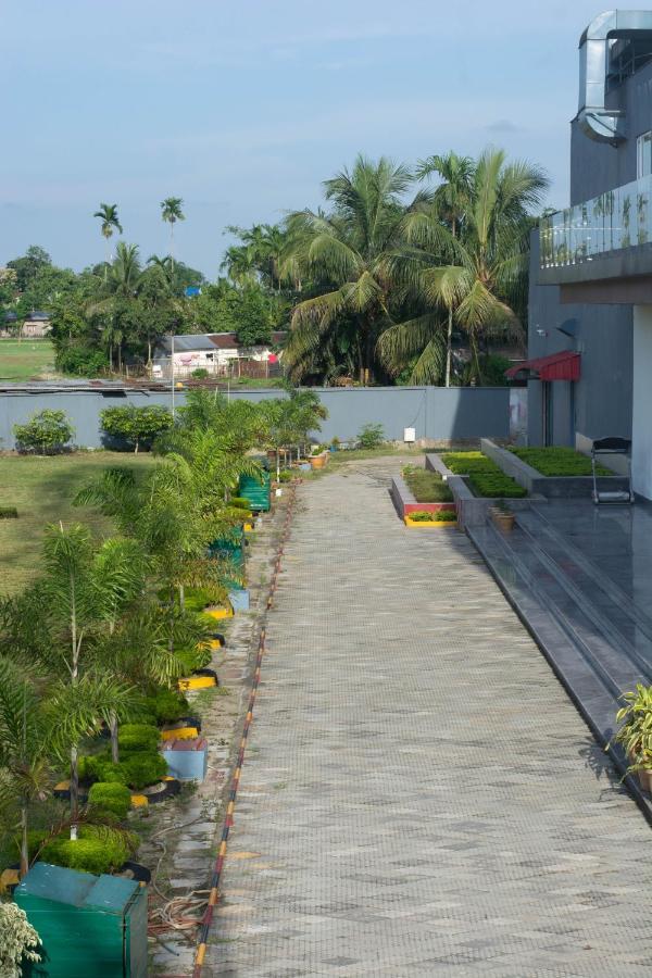 Pushkara Sarovar Portico Hotell Dibrugarh Exteriör bild